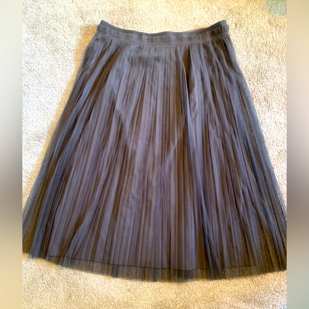 Banana Republic Grey Crimped Skirt Size 8